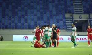 luật sân bóng đá thi đấu